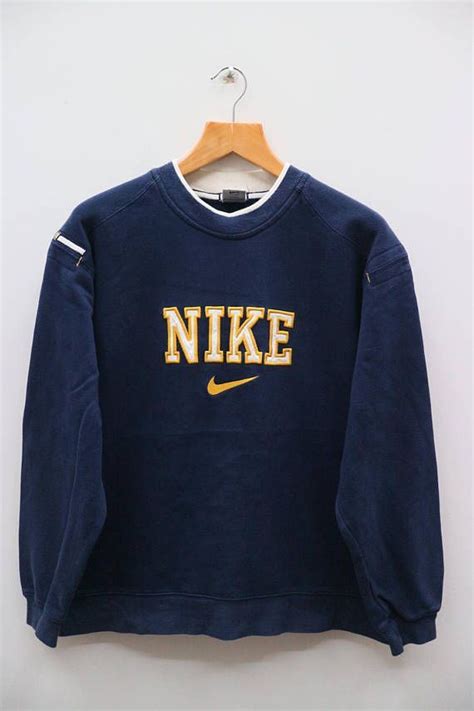 nike vintage pullover blau mit weißen gallonstreifen|VINTAGE NIKE SWEATER .